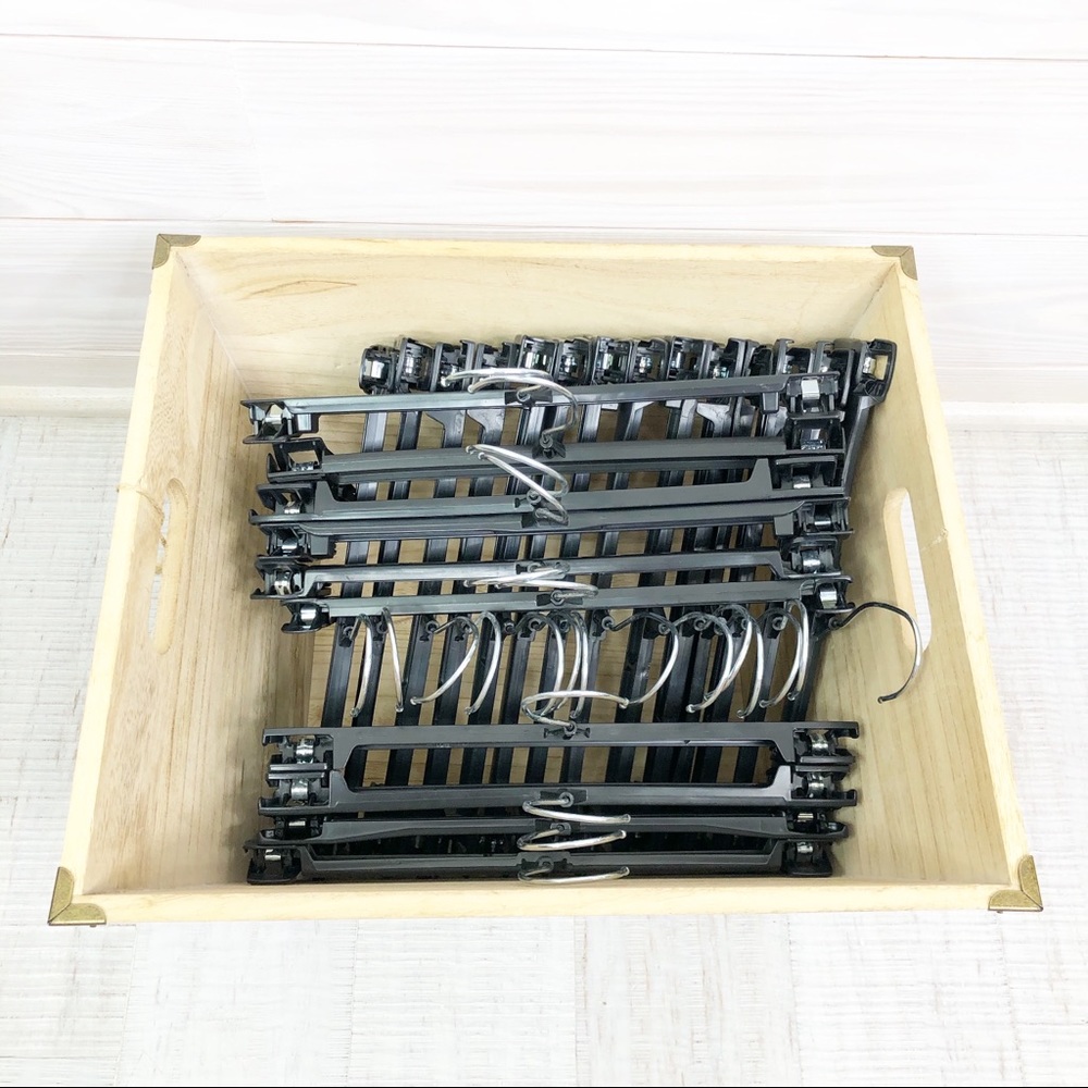 24 Bundle Lot of Plastic Pants Hangers Pinch Clip - Picture 3 of 4